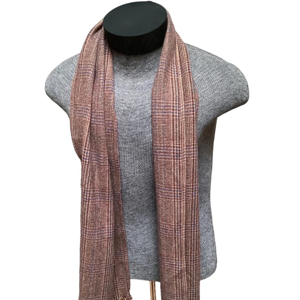 Men’s scarf, dry clean only. 314